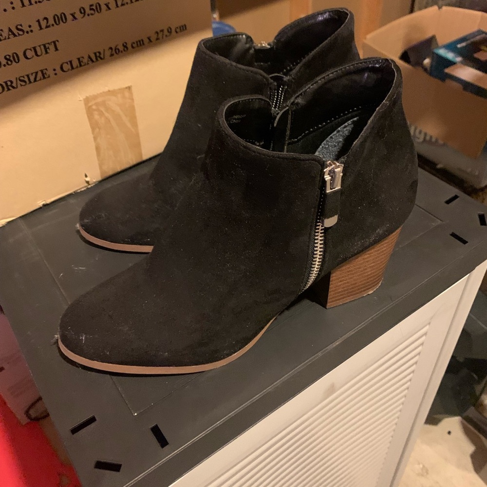 BOOTS NEVER WORN